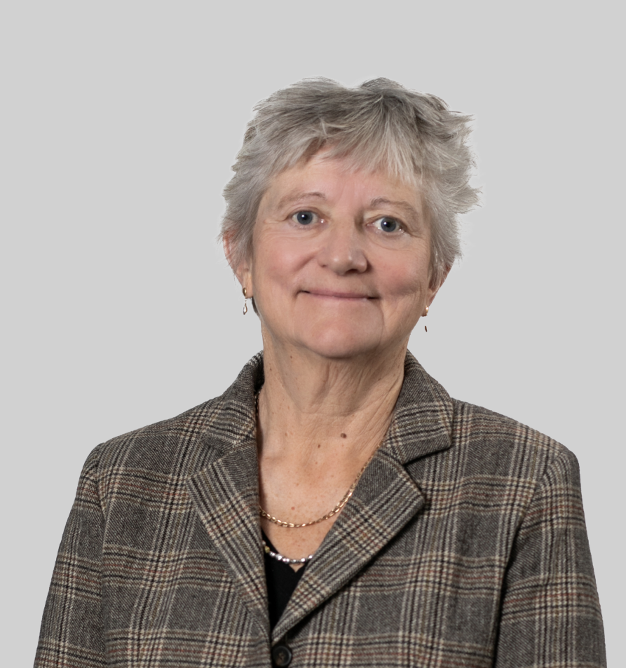 Head shot of Lucinda Riches